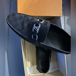 Black LV mocasines